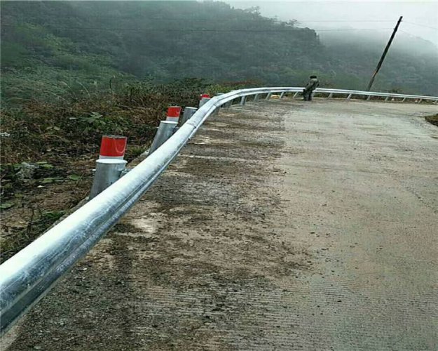 平頂山防撞鋼護欄