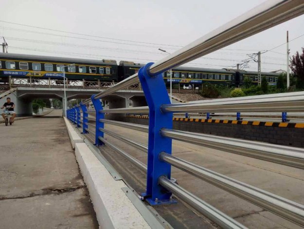 橋梁防撞護欄